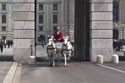 Fiaker in front of Heldentor and Hofburg