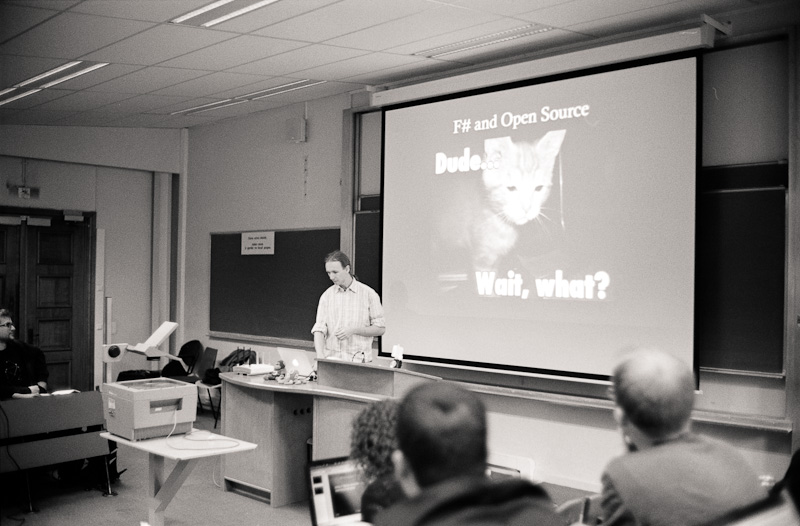 http://www.complang.tuwien.ac.at/schani/blog/fosdem2011/fosdem2011-1.jpg